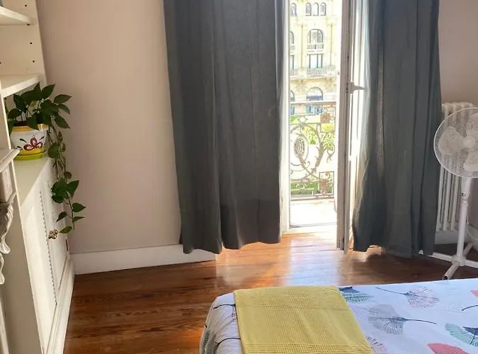 Rum i privatbostad Kasa Reina Ht Lss00215 *